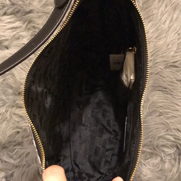 Authentic Black and gray Michael Kors bag - Picture 6 of 8